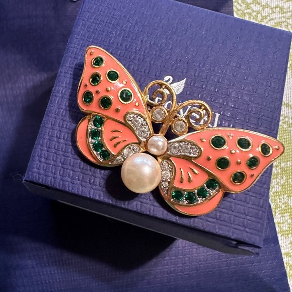 🦋 Swarovski Butterfly Brooch 🦋 - Picture 2 of 3